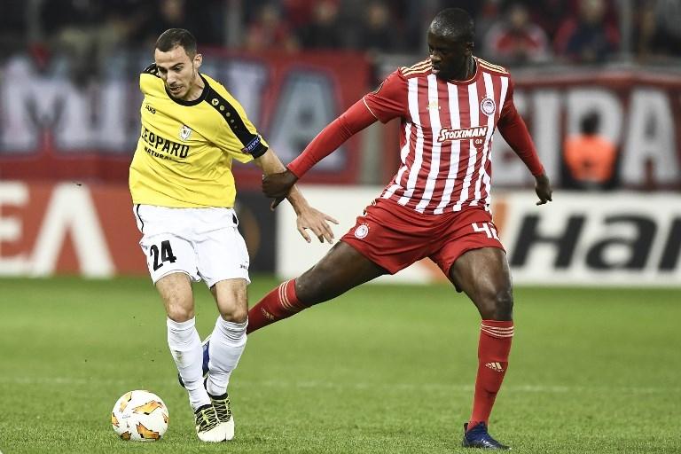 Yaya Toure saat bermain untuk Olympiakos pada 8 November 2018 (Aris Messinis/AFP)
