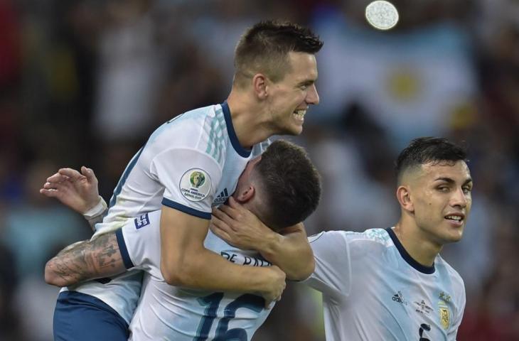 Pemain Argentina, Giovani Lo Celso merayakan golnya ke gawang Venezuela, Sabtu (29/6/2019). Pada laga perempat final tersebut Argentina menang 2-0 dan berhak melaju ke babak semifinal. [Douglas Magno / AFP]