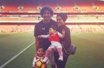 Mohamed Elneny dan istrinya.