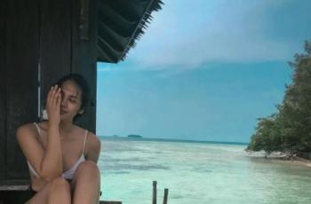 Anya Geraldine tampil seksi tak kalah dengan Sarah Kohan. (Instagram/anyageraldine).
