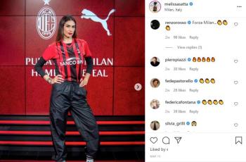 Melissa Satta kenakan jersey AC Milan. (Instagram/melissasatta)