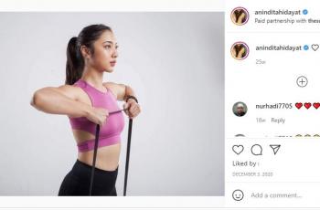 Anindita Hidayat kenakan sport bra. (Instagram/aninditahidayat)