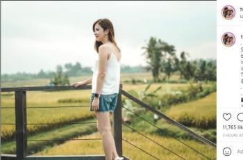 Mantan presenter olahraga Franda berfoto di pinggir sawah. (Instagram/@frandaaa87)