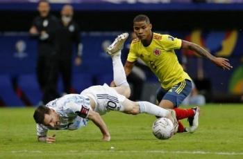 Salut! Lionel Messi Main dengan Kaki Berdarah di Laga Argentina Vs Kolombia