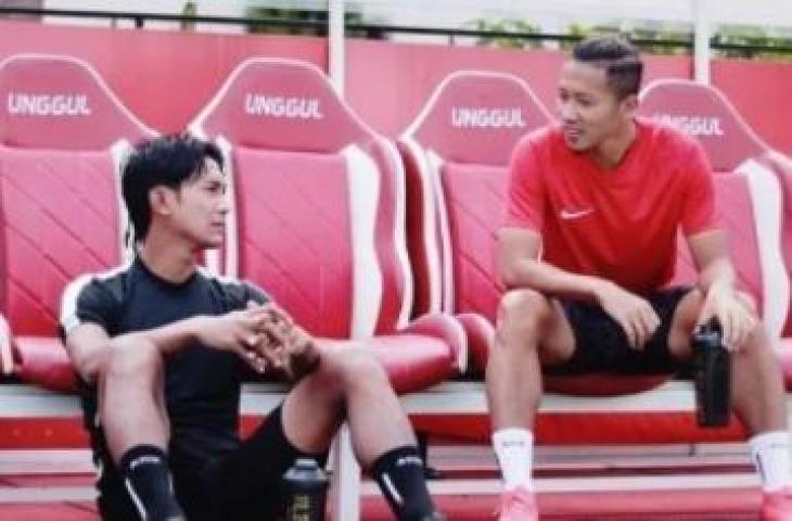 Kapten Arema FC, Johan Ahmat Farizi atau akrab disapa John Alfarizi (kiri).
