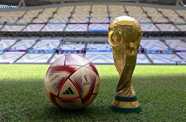 Potret Bola Al Hilm yang akan digunakan saat semifinal hingga final Piala Dunia 2022. (Twitter/@@roadto2022es)