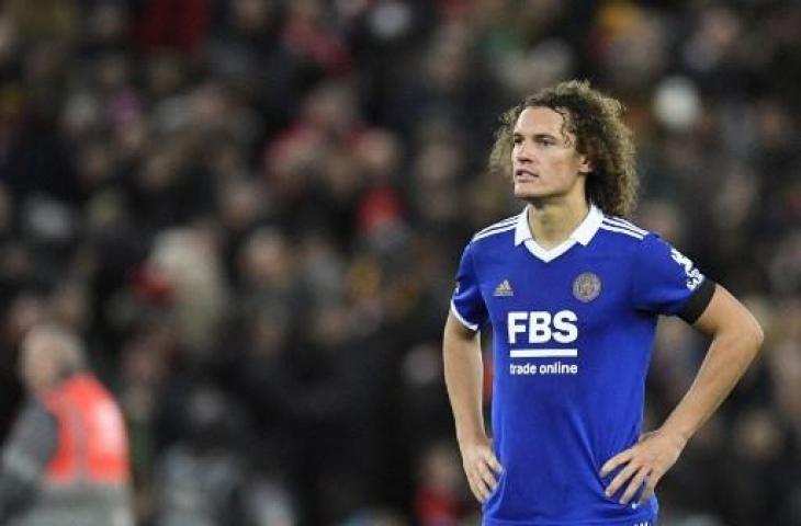 Wout Faes, bek Leicester City yang cetak dua gol bunuh diri untuk kemenangan Liverpool 1-2. (AFP)