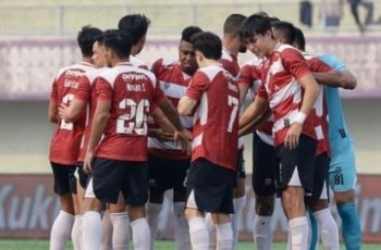 Laskar Sape Kerrab Lawan Laskar Sambernyawa: Duel Sengit MU vs Persis di Pamekasan