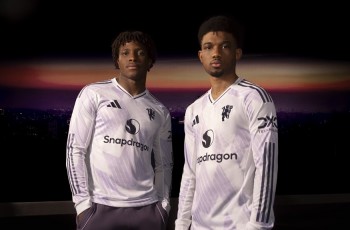 Jersey Manchester United Away 2025/2026: Warna Plum Bernuansa Retro